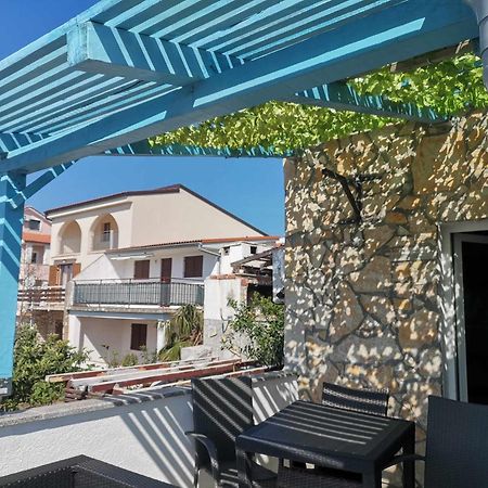 Apartmani Omisalj Luaran gambar